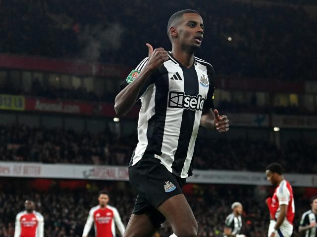14-alexander-isak-celebrates-scoring-962222702.jpg