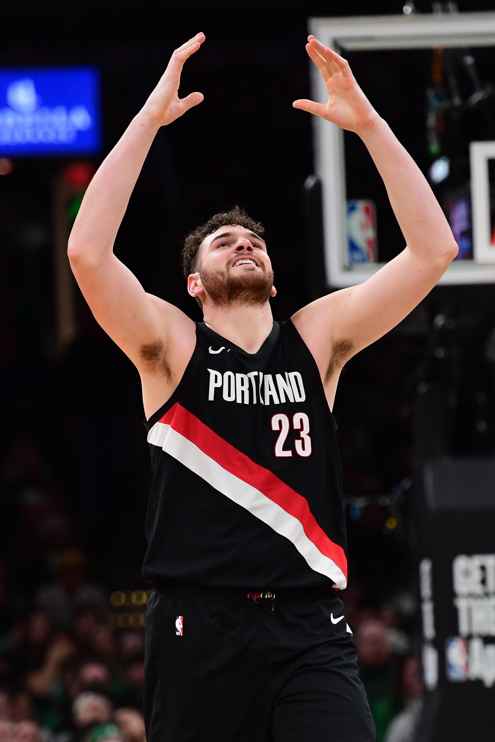 开云入口-人生第一次！克林根肘击被吹二级恶意犯规 生涯首次被驱逐