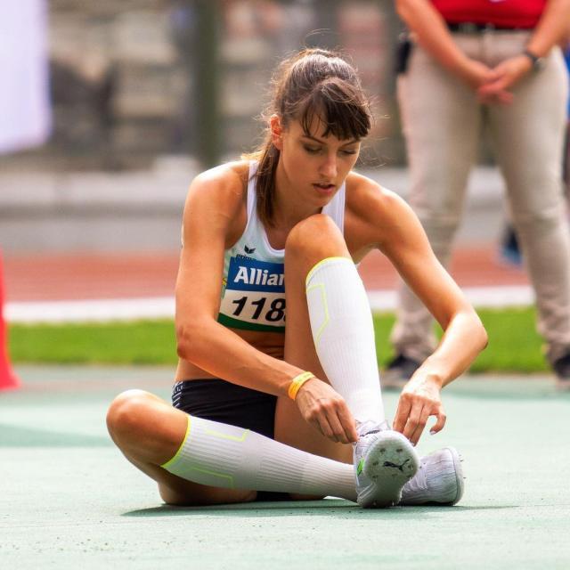 开云网页版-跳高赛场颜值内卷，以后长得不好看都不敢跳高了…